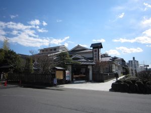 高崎 京ヶ島天然温泉 湯都里 建物への入り口
