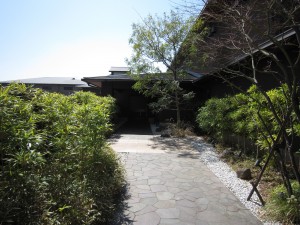 宮前平源泉 湯けむりの庄 玄関