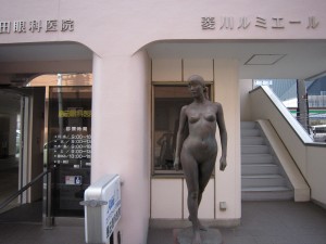 いわき駅の近くでなぜか見かけた女性の裸 菱川ルミエールって一体何?