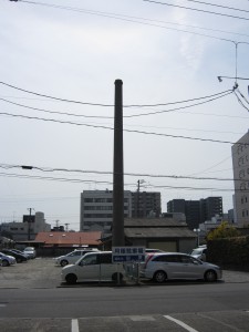 突然現れる煙突 まるで銭湯みたいですね いわき市にて