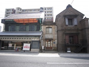 昔ながらの蔵と倉庫を改築してできた美容院とレストラン いわき市にて