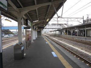 JR常磐線 常陸多賀駅 ホーム 左が2・3番線 右が1番線です