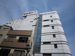 湯宴ランド小岩 7階建てのレジャービルです