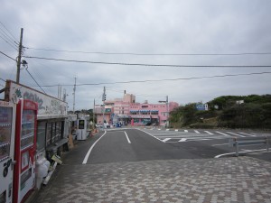 犬吠埼 銚子ジオパーク 周辺には犬吠埼マリンパークやお土産物屋さんが立ち並びます