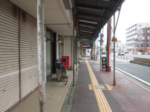 静岡鉄道 新清水駅前 シャッター街と化していて、どことなく寂しい雰囲気