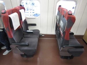 北陸新幹線 W7系 シート D席・E席