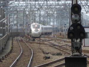 JR北陸本線 金沢駅 入線を待つ特急しらさぎ
