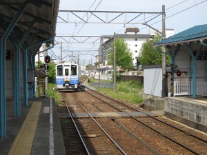 えちぜん鉄道 三国芦原線 あわら湯のまち駅 構内踏切と6000系電車
