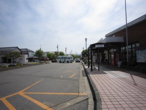えちぜん鉄道 三国芦原線 あわら湯のまち駅 駅前ロータリーとバスターミナル