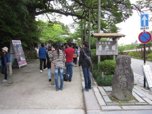 金沢 兼六園 桂坂口 入場券を買う長い行列ができています