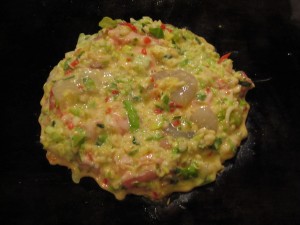 金澤 お好み焼き しずる オールミックス キューティー吉本作 今焼いているところです