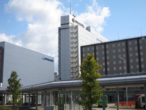 アパホテル 金沢駅前 建物 駅前というか駅のすぐ横にあります