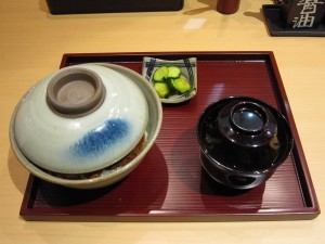 ソースカツ丼 どんぶりの蓋が閉まりません 福福茶屋にて