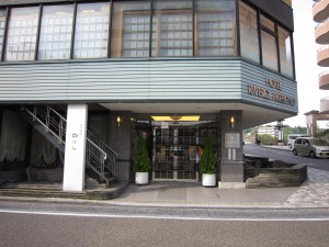 ホテル リバージュアケボノ 本館1階 玄関