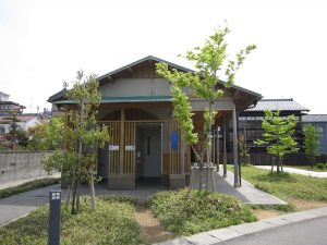 あわら温泉湯のまち広場 公衆トイレ 藤野厳九郎記念館にあります
