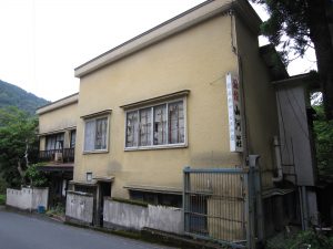 湯ヶ島温泉 廃墟と化した旅館 中は荒れ放題でした