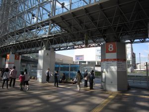 北陸鉄道バス 金沢駅前バスターミナル 8番乗り場 近江町市場、尾山神社、長町武家屋敷跡、香林坊、片町、にし茶屋街方面へ行きます