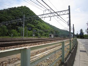 JR上越線 水上駅 水上温泉方向へ歩いたところ 場内は広く、留置線が並びます