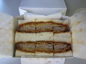 肉の万世 ハンバーグサンド 中身