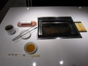 盛岡 焼肉・冷麺 盛楼閣 テーブル 焼肉スタンバイ状態