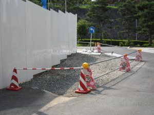 岩手県盛岡市 大通り商店街にほど近い場所にある工事現場 なぜバリケードがキティちゃん?