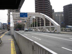岩手県盛岡市 開運橋 この先の交差点を花巻・県庁・宮古方向に行くと、大通り商店街です