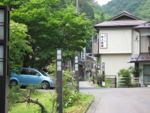 岩手県 花巻市 台温泉 精華の湯を先に行ったところ 温泉地らしい風情があります