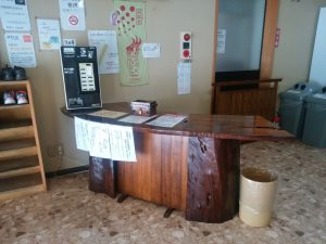 花巻 台温泉 精華の湯 フロントというか番台というかセルフサービスでした