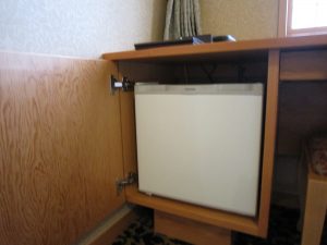 JR九州ホテルブラッサム大分 ダブルルーム 冷蔵庫 開けるとスイッチがついています