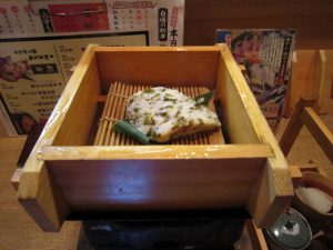 お通し 中身はお魚のすり身でした  寿司ろばた八條にて