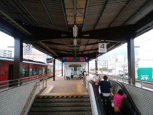 JR日豊本線 別府駅 3番線・4番線 主に大分方面行きの列車がが発着します」