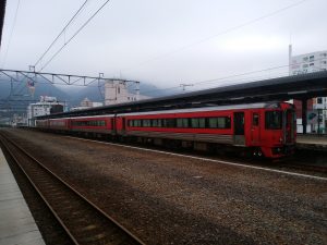 キハ185系 九州横断特急 別府駅にて