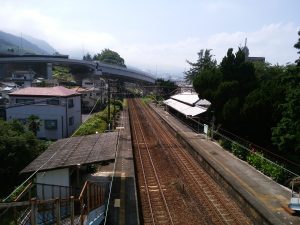 JR日豊本線 東別府駅 ホーム 左が別府方面行き 右が大分方面行き