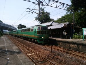 特急ゆふいんの森 キハ71系 東別府駅にて