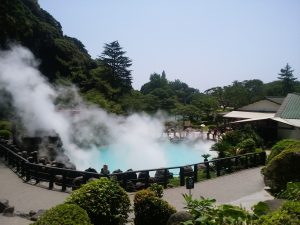 鉄輪温泉 地獄めぐり 海地獄 全景 コバルトブルーのお湯です