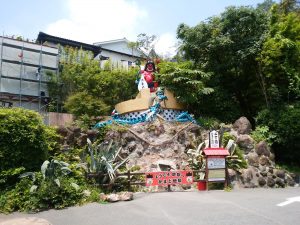 鉄輪温泉 地獄めぐり かまど地獄 かまど二丁目 約90℃のガスが噴出しています