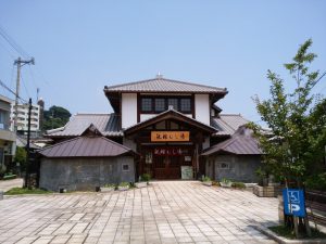鉄輪温泉 鉄輪むし湯 左が男湯、右が女湯です