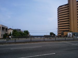 別府北浜バスターミナルから浜脇への別大国道 時折別府湾が見えます