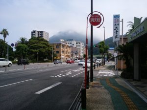 浜脇交差点 この近くに湯都ピア浜脇があります