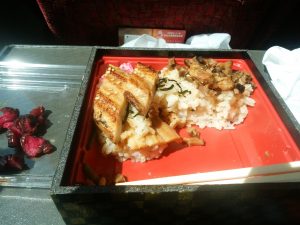 穴子かさね重 中身 ご飯の間に煮穴子が入っています