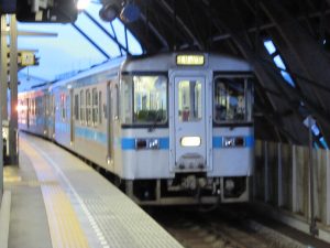 JR四国 1000系 前面 高知駅にて