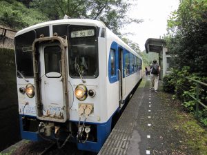 JR四国 キハ32系 鉄道ホビートレイン 前面 半家駅にて