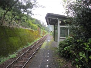 JR予土線 半家駅 ホーム がちにローカル線の駅です