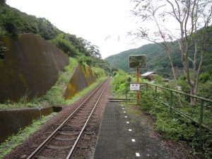 JR予土線 半家駅 ホームから窪川駅寄りを撮影