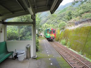 JR予土線 半家駅 ホームから宇和島方向を撮影