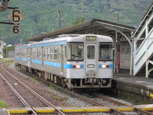 JR四国 1000系 車両全体 須崎駅で撮影