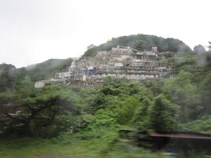 JR土讃線 吾桑駅付近で出てくる謎の構造物