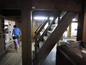 高知城 天守閣 ご覧の通りの急階段です