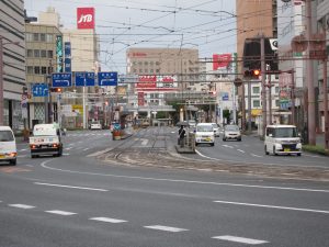 はりまや橋 後免町方向から高知城・伊野方向を撮影