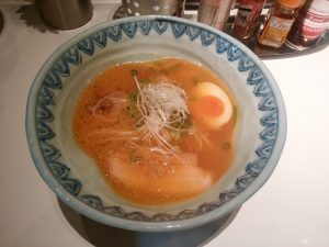 岡山ラーメン 麵屋たくみ たくみラーメン 細麺と豚骨醤油スープがたまりません